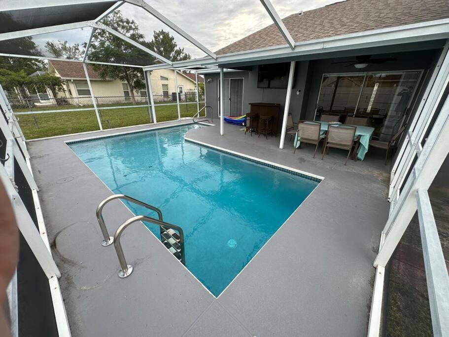 Manatee Oasis Weeki Wachee Family Fun Pool Home Spring Hill Exterior photo