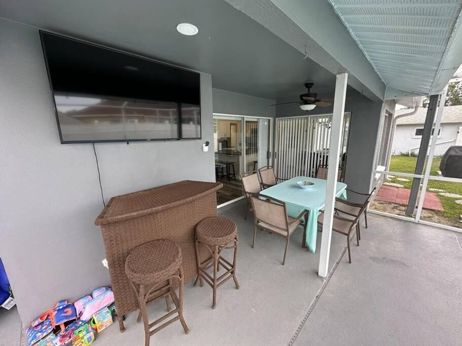 Manatee Oasis Weeki Wachee Family Fun Pool Home Spring Hill Exterior photo